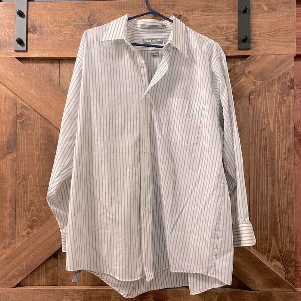 Mens Van Heusen button down dress shirt